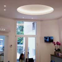 Plafond met ronde indirecte led verlichting vals plafond met ronde indirecte led verlichting